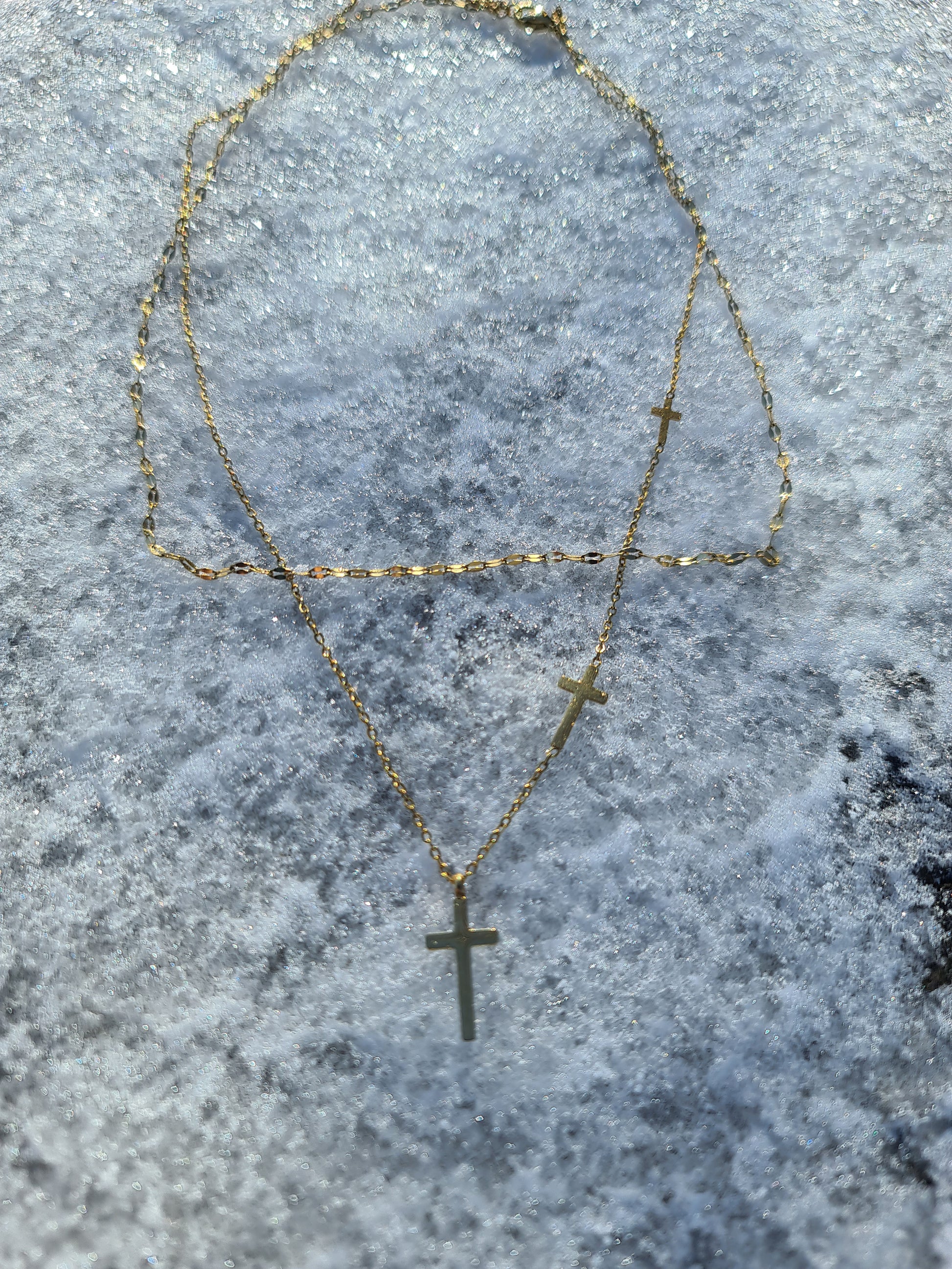 Mehrlagige Halskette mit 3 Kreuzen • Kruzifix Halskette • Geschenk zur Erstkommunion • Doppelkette mit Kreuz Anhängern