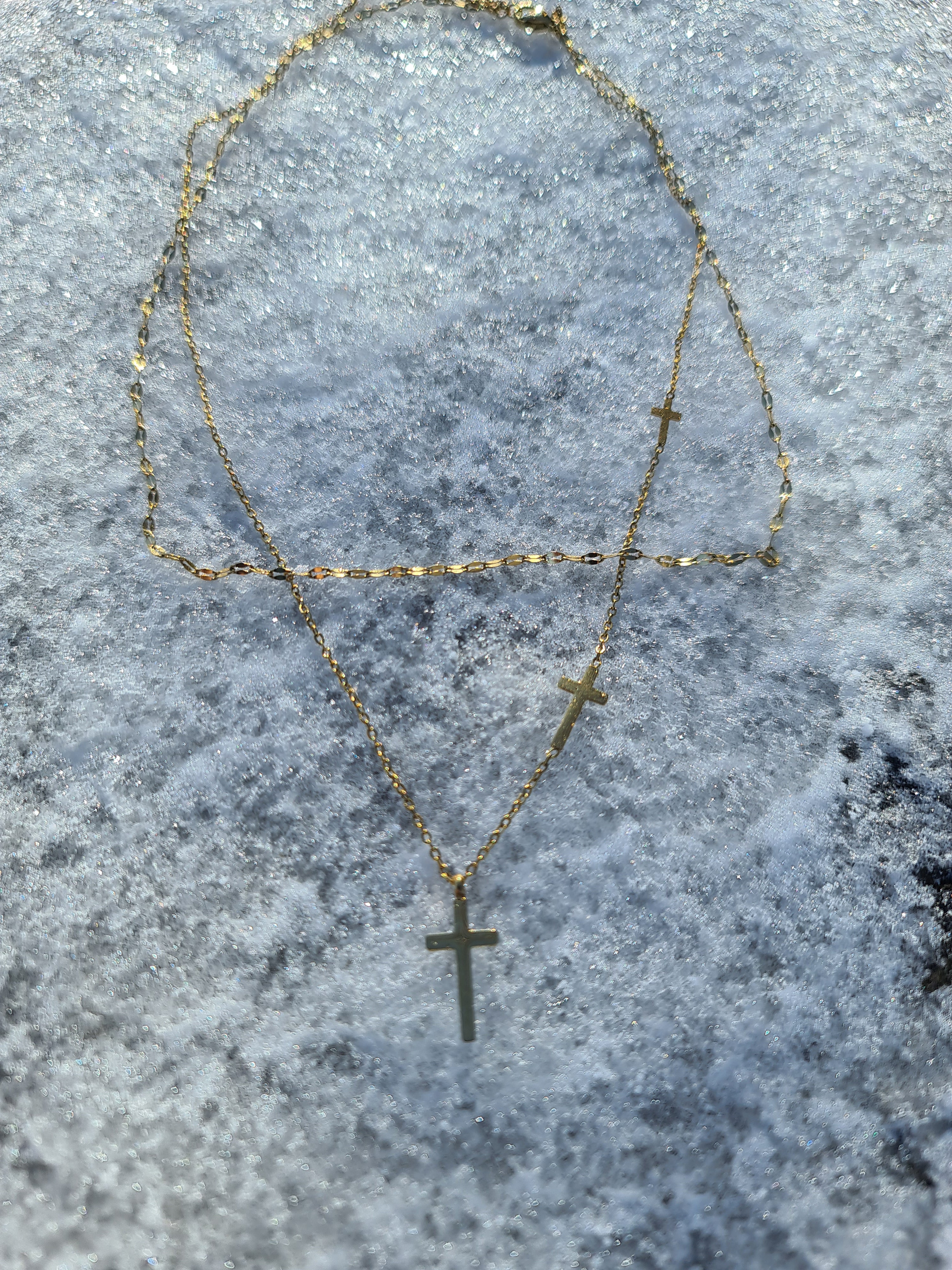 Mehrlagige Halskette mit 3 Kreuzen • Kruzifix Halskette • Geschenk zur Erstkommunion • Doppelkette mit Kreuz Anhängern