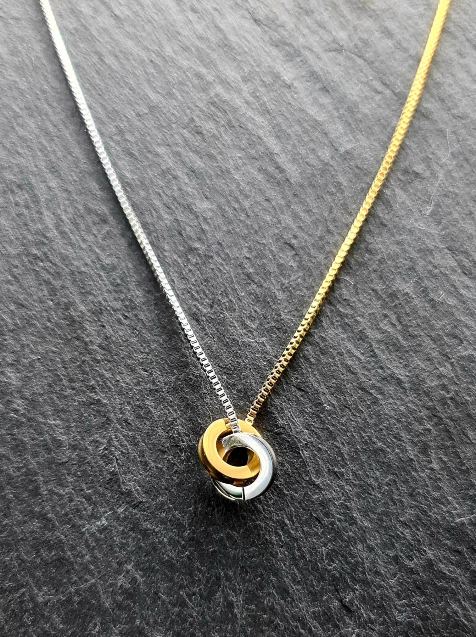 Ewigkeitskreis Halskette • Minimalistischer Schmuck in Silber & Gold • Unendlichkeit Kette • Geschenk Frauen Freundinnen • JoJos Presents