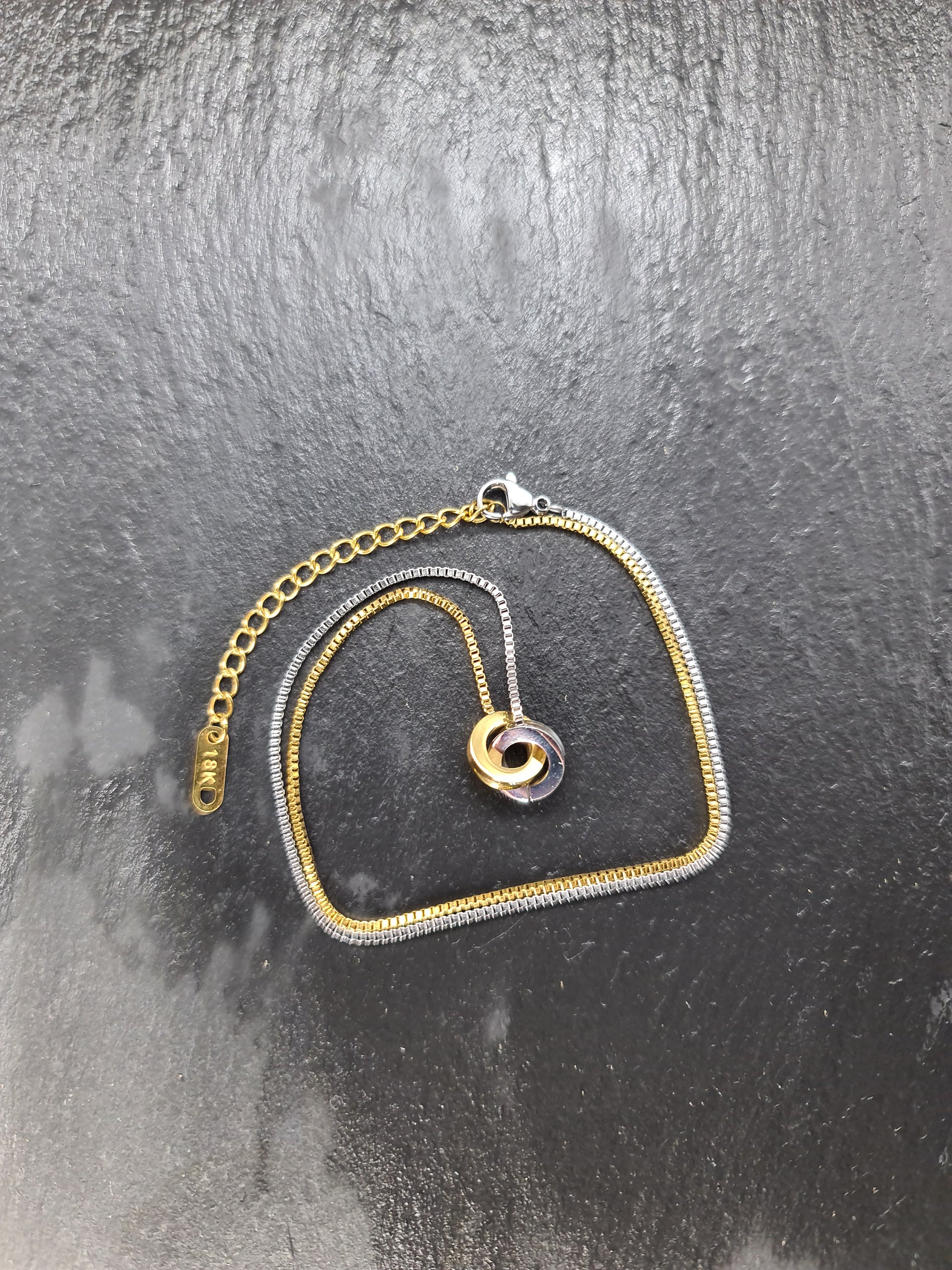 Ewigkeitskreis Halskette • Minimalistischer Schmuck in Silber & Gold • Unendlichkeit Kette • Geschenk Frauen Freundinnen • JoJos Presents
