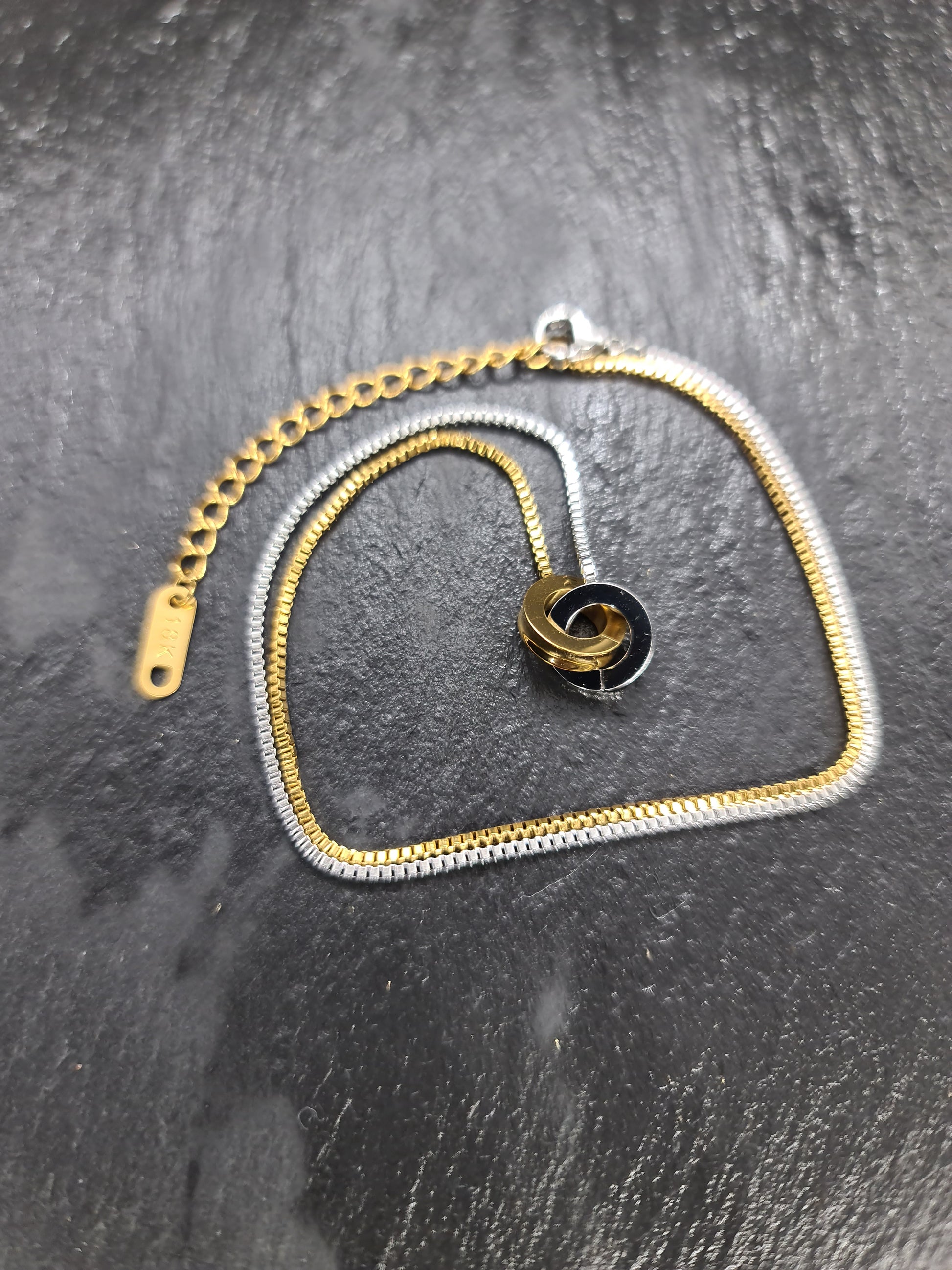 Ewigkeitskreis Halskette • Minimalistischer Schmuck in Silber & Gold • Unendlichkeit Kette • Geschenk Frauen Freundinnen • JoJos Presents