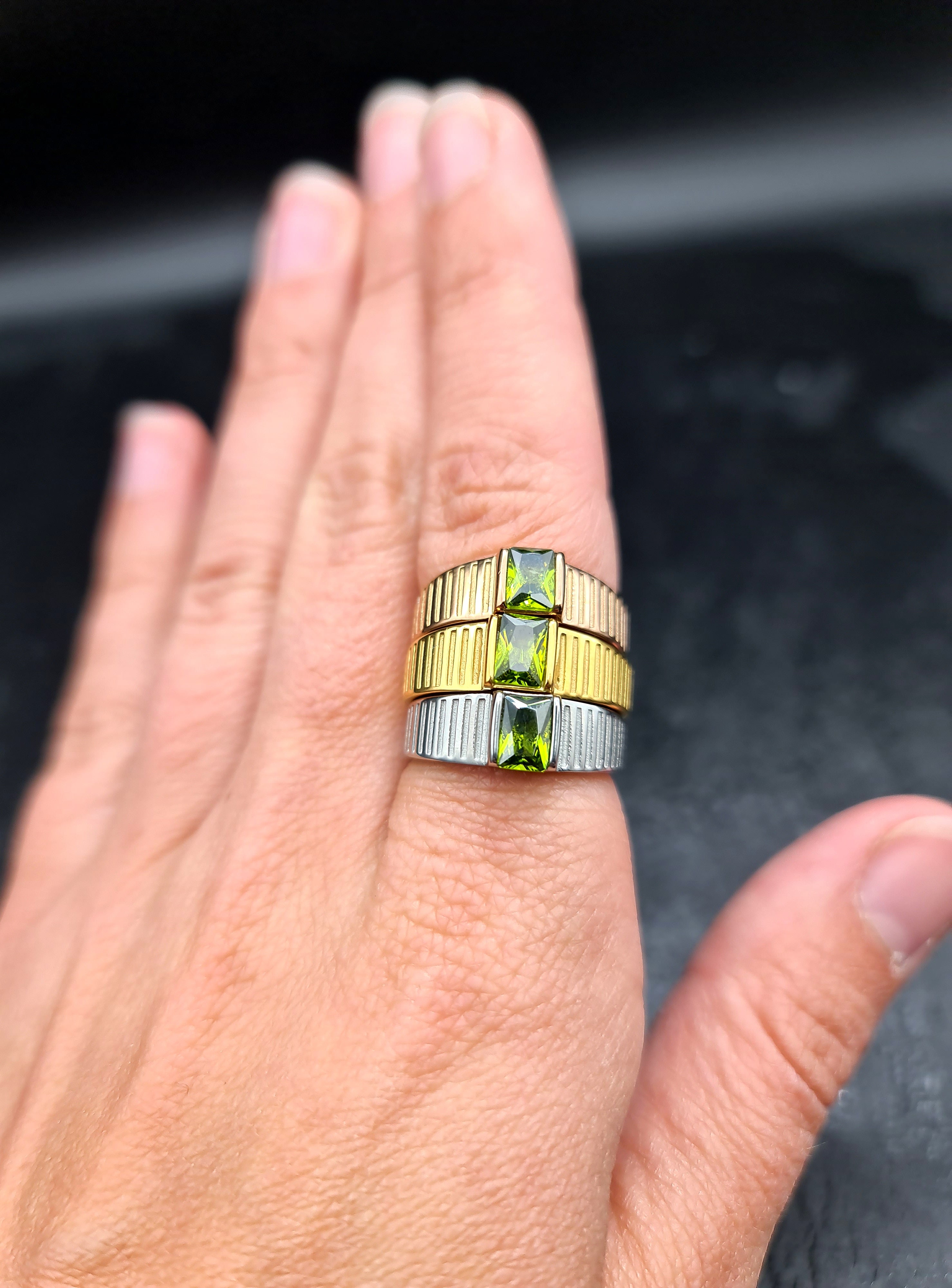 Peridot Statement Siegelring • Gold Vintage Cocktail Ring mit grünem Edelstein • Geschenk für Partnerin