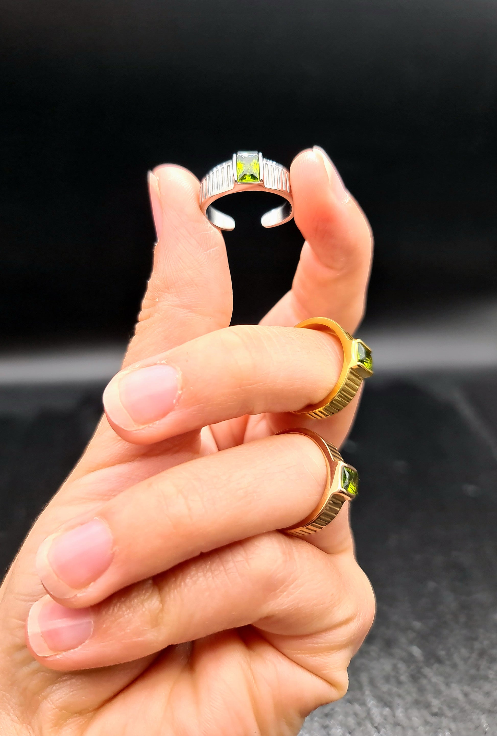 Peridot Statement Siegelring • Gold Vintage Cocktail Ring mit grünem Edelstein • Geschenk für Partnerin