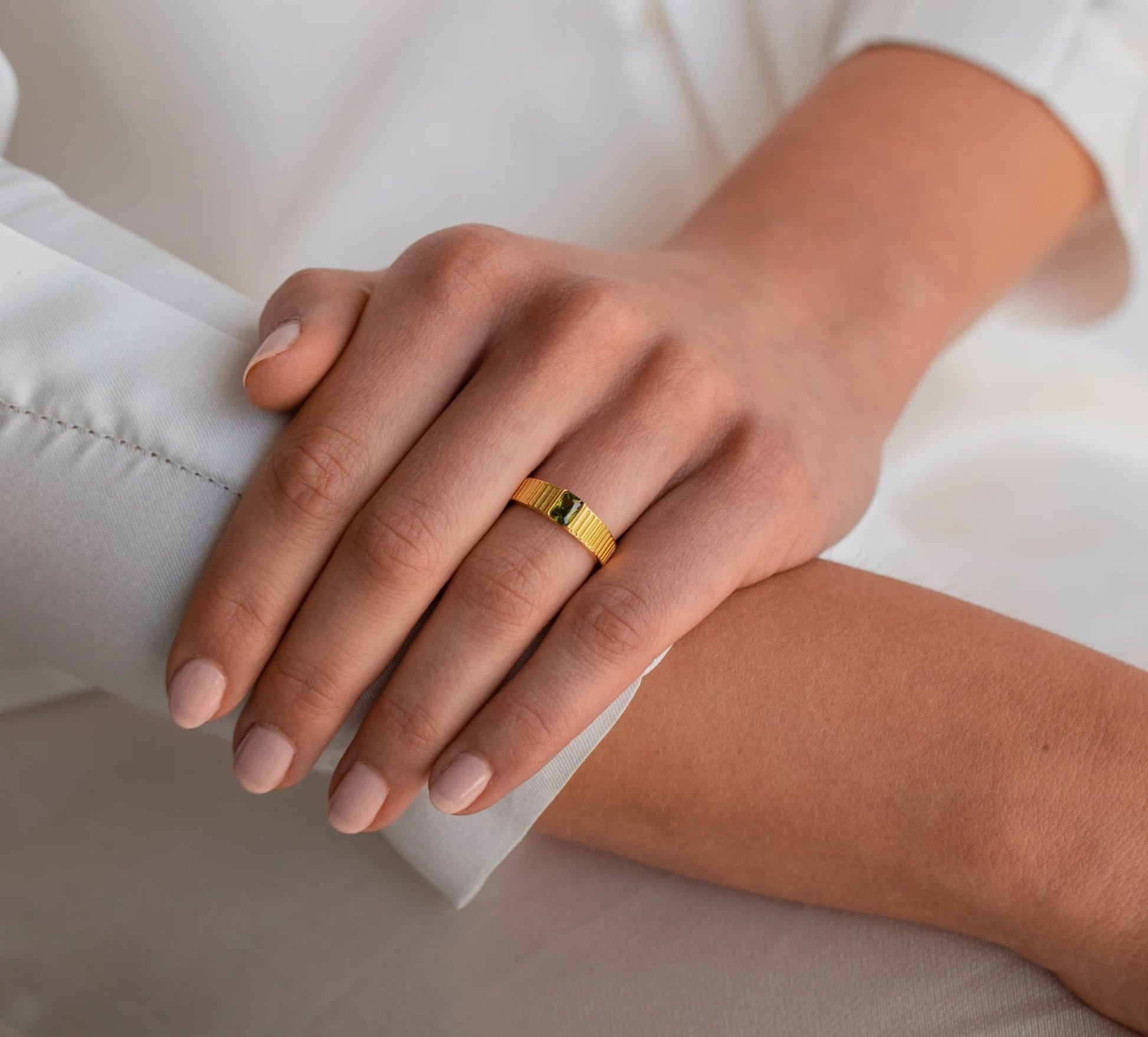 Peridot Statement Siegelring • Gold Vintage Cocktail Ring mit grünem Edelstein • Geschenk für Partnerin
