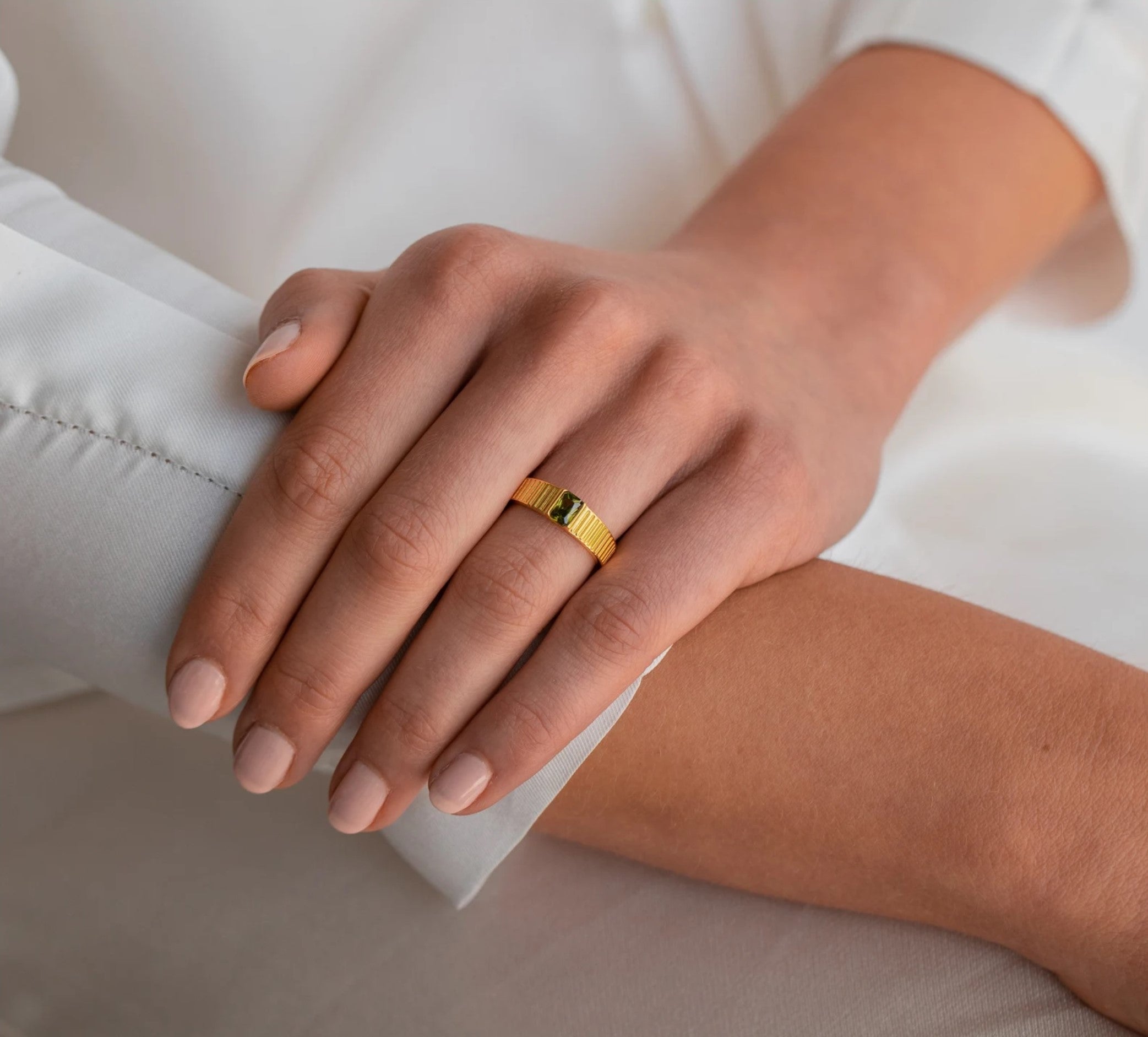 Peridot Statement Siegelring • Gold Vintage Cocktail Ring mit grünem Edelstein • Geschenk für Partnerin