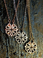 Pendentif trèfle à quatre feuilles • Pendentif cœur magnétique • Collier • Porte-bonheur 2 en 1