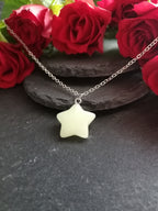 Chaîne lumineuse phosphorescente • Collier en argent avec pendentif lumineux • JoJos Presents