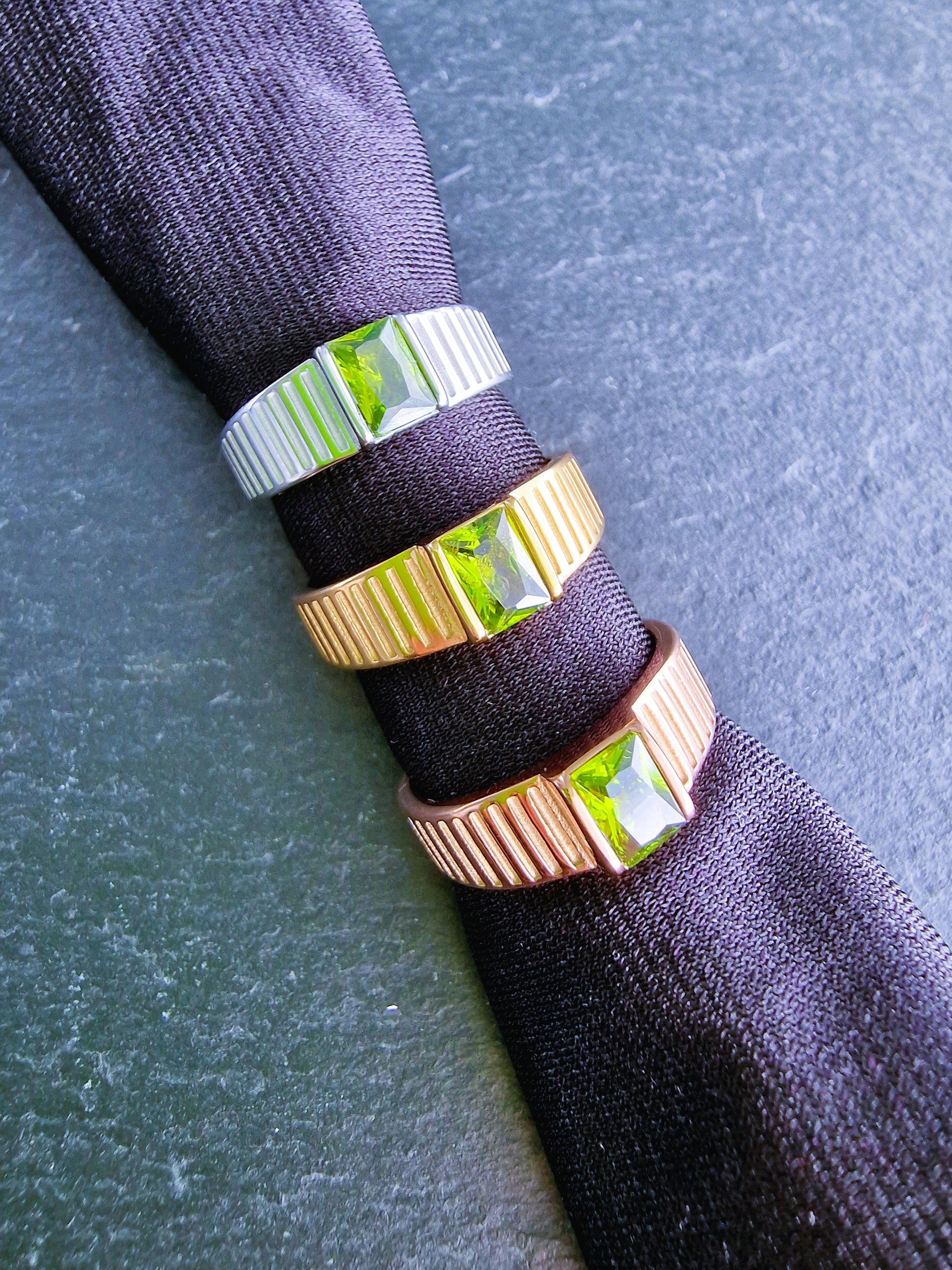 Peridot Statement Siegelring • Gold Vintage Cocktail Ring mit grünem Edelstein • Geschenk für Partnerin