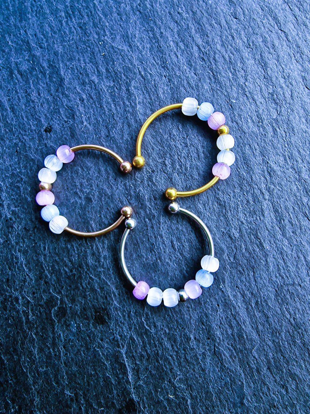 Bague anti-stress « Aurora » • Bague Fidget réglable pour femme • Bague d'anxiété • Perles en verre œil de chat • Idée cadeau pour elle • JoJos Presents