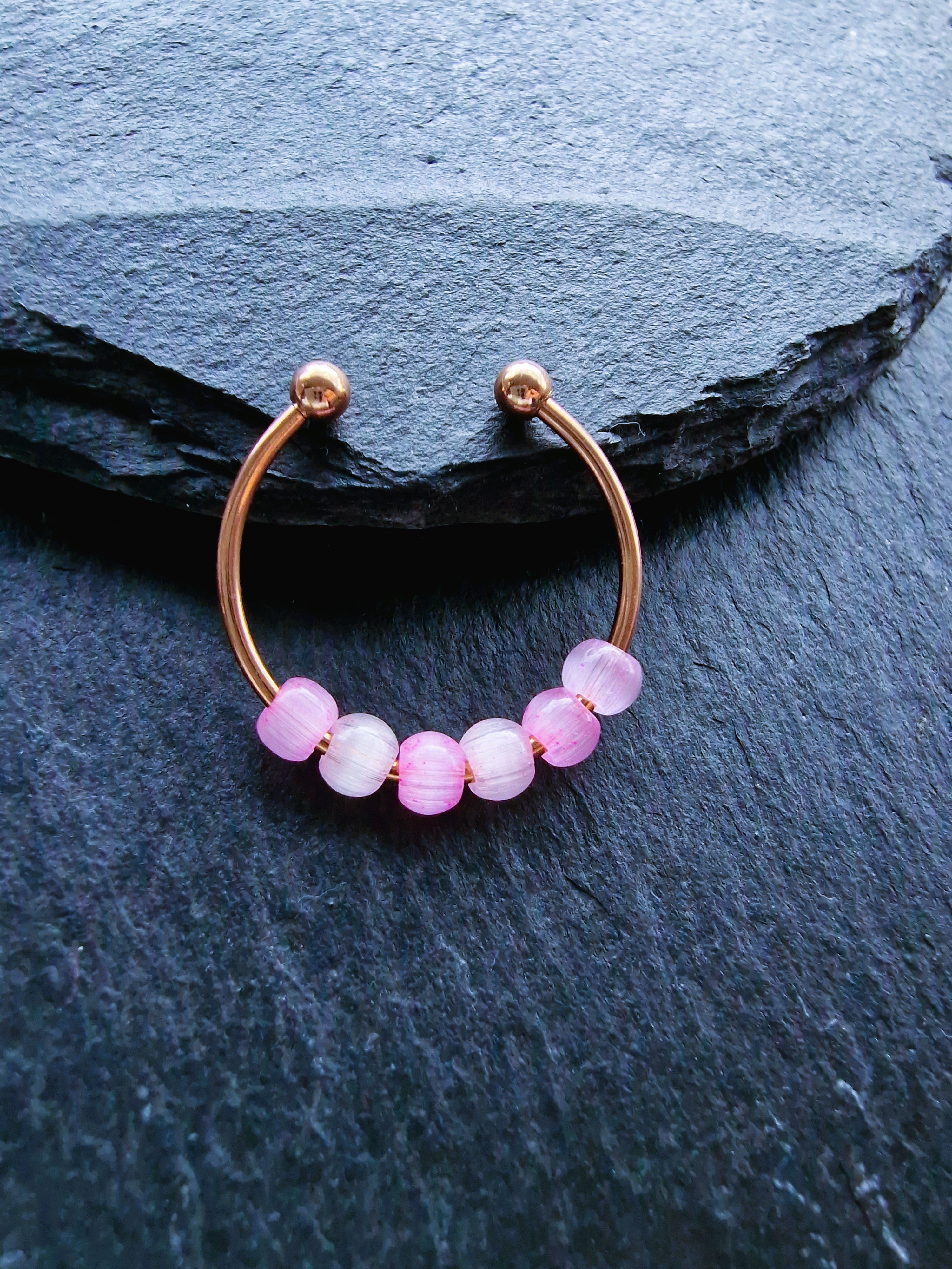 Anti-Stress-Ring „Rosalie“ • Drehbarer Fidget Ring aus Edelstahl in Gold, Silber & Roségold • Verstellbarer Ring mit rosa Perlen • Geschenk