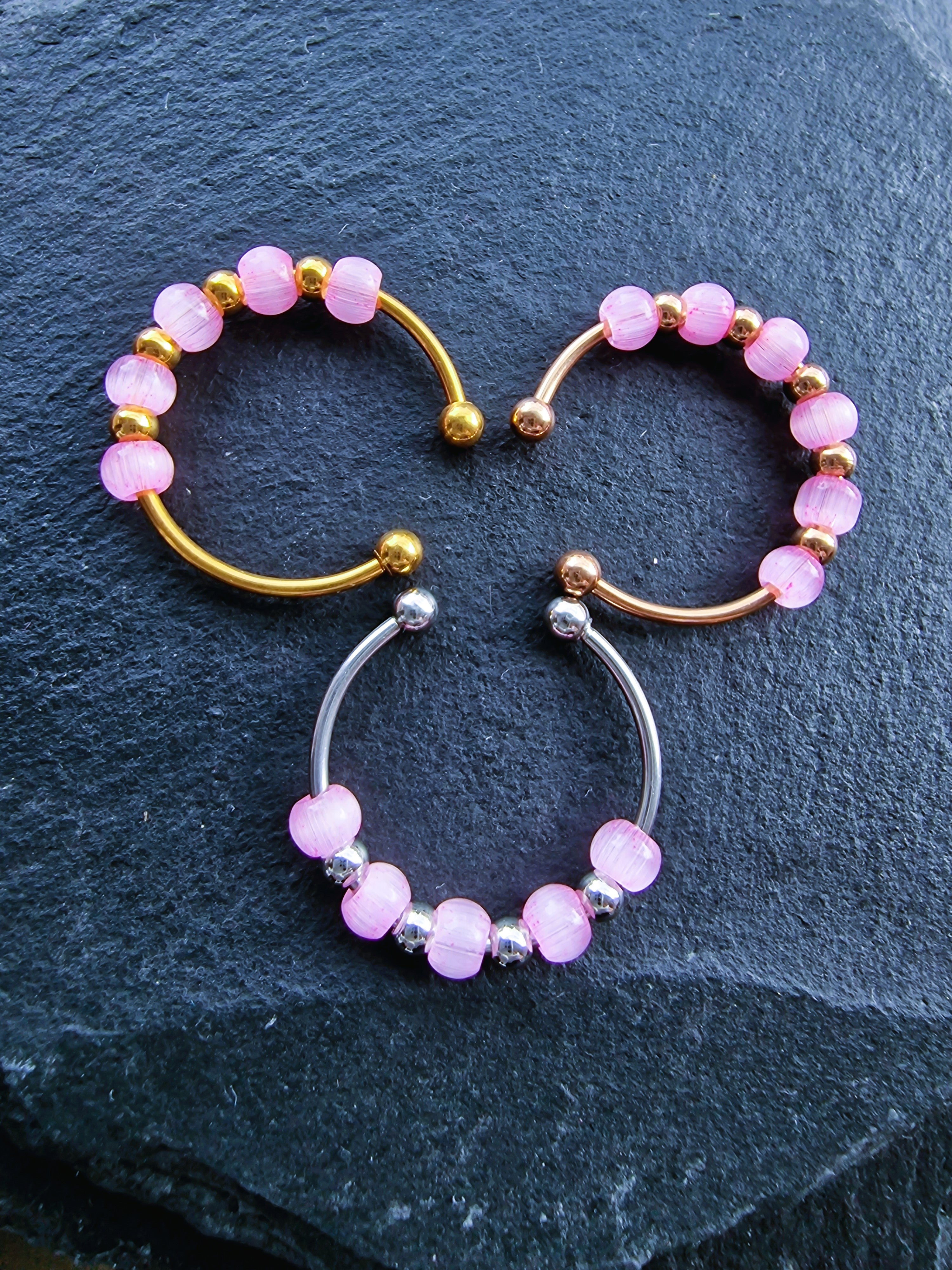 Anti-Stress-Ring „Rosalie“ • Drehbarer Fidget Ring aus Edelstahl in Gold, Silber & Roségold • Verstellbarer Ring mit rosa Perlen • Geschenk