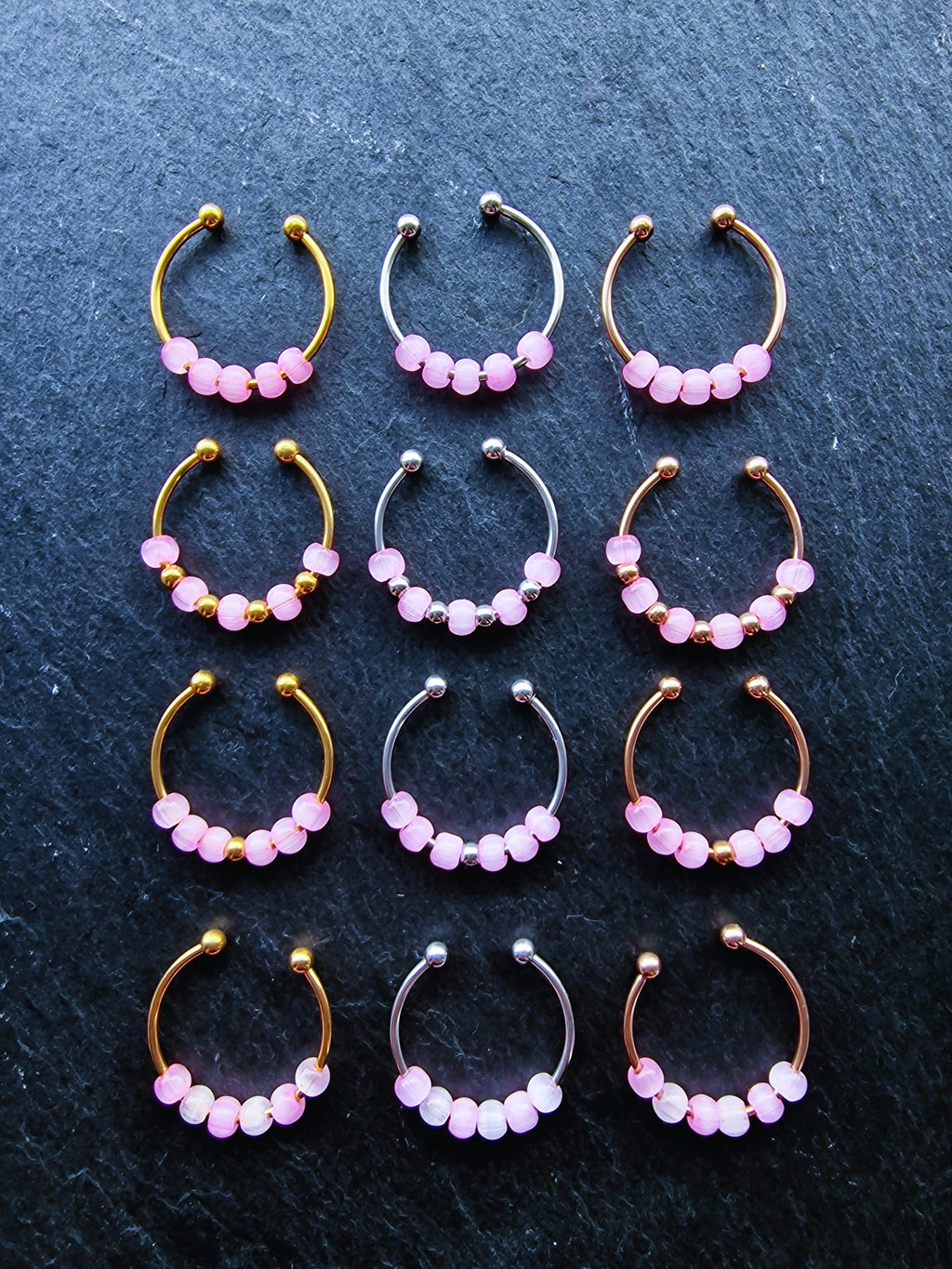 Anti-Stress-Ring „Rosalie“ • Drehbarer Fidget Ring aus Edelstahl in Gold, Silber & Roségold • Verstellbarer Ring mit rosa Perlen • Geschenk