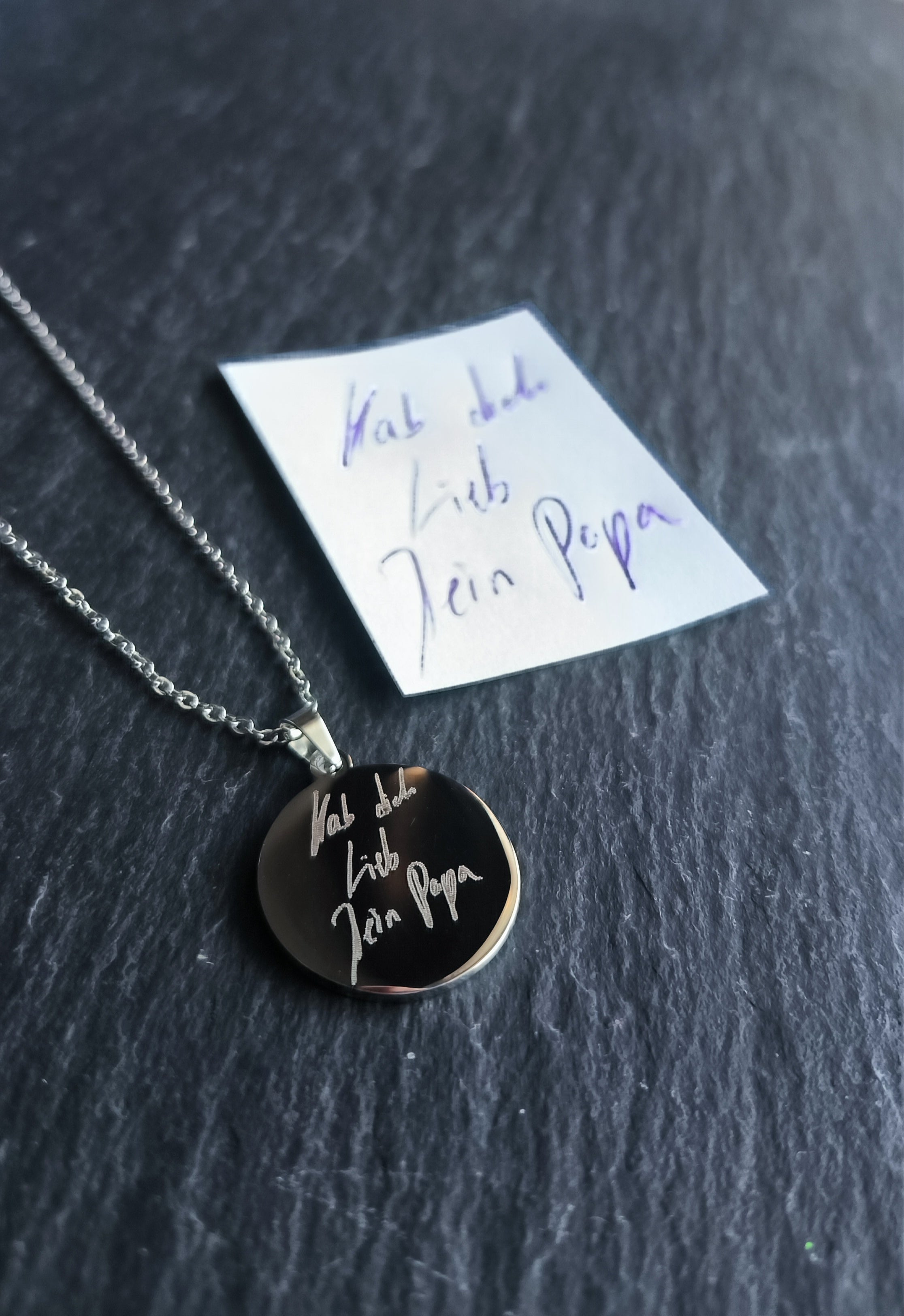 Halskette mit echter Handschrift | Schmuck mit gravierter Handschrift | Individueller Anhänger 22mm | Erinnerungskette | Gedenkkette