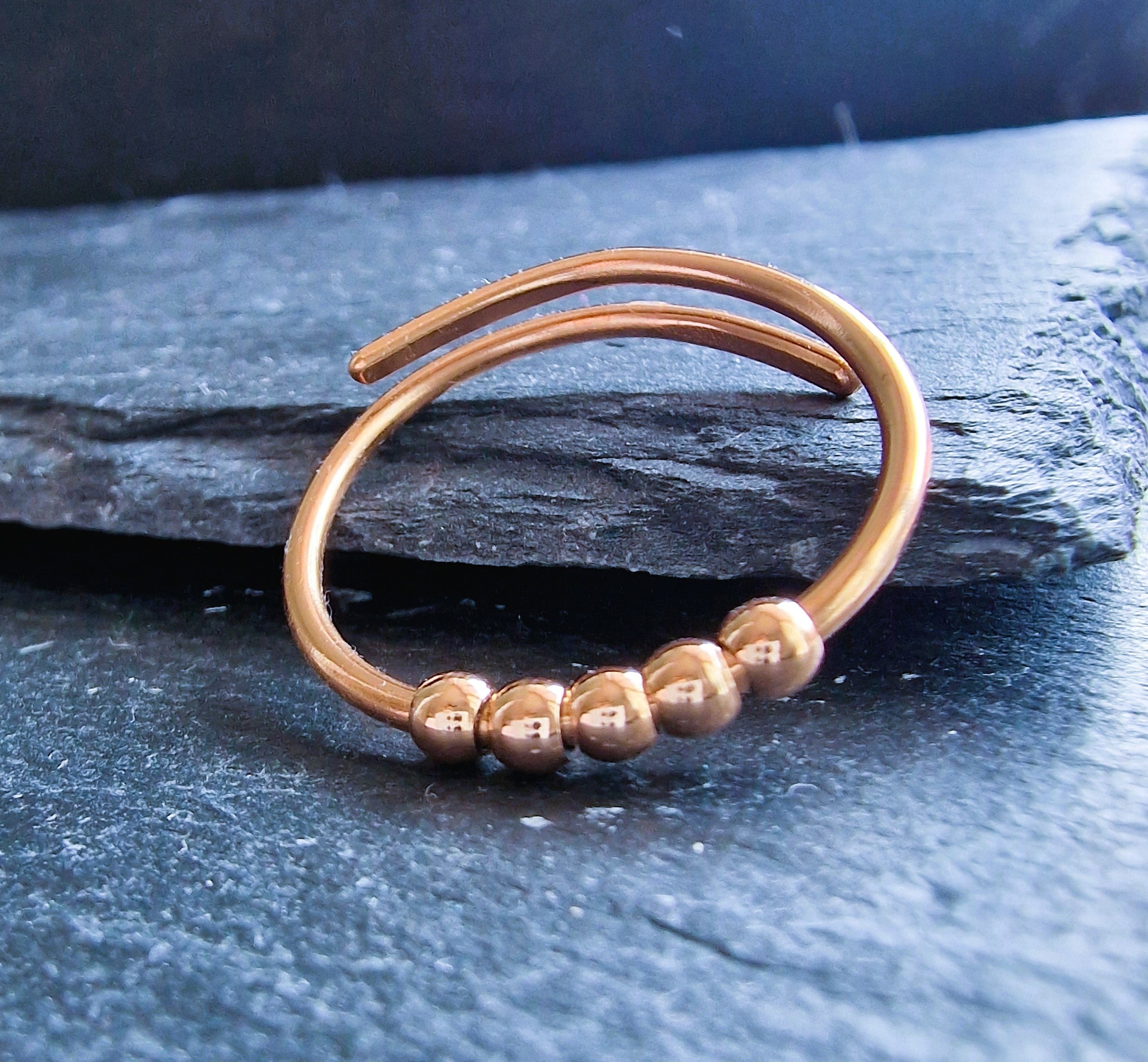Anti-Stress-Ring Grace – verstellbarer Fidget Ring für kräftige Finger