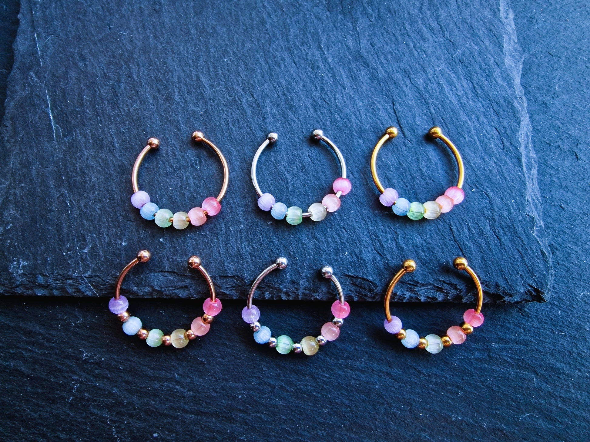 Anti-Stress-Ring „Iris“ • Regenbogen Glasperlen Ring • Verstellbarer Anxiety Ring • Farbenfroher Fidget Ring • Geschenkidee für Sie