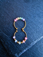 Anti-Stress-Ring Iris – verstellbarer Fidget Ring mit Regenbogen-Glasperlen