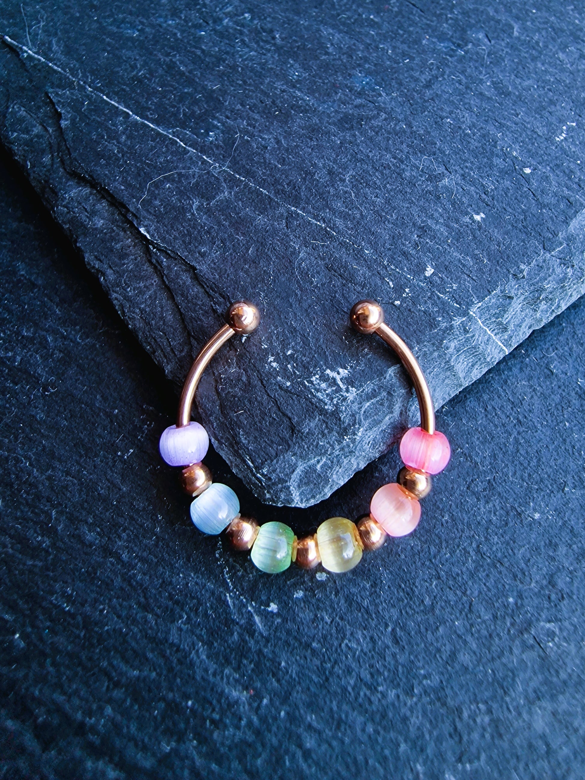 Anti-Stress-Ring „Iris“ • Regenbogen Glasperlen Ring • Verstellbarer Anxiety Ring • Farbenfroher Fidget Ring • Geschenkidee für Sie