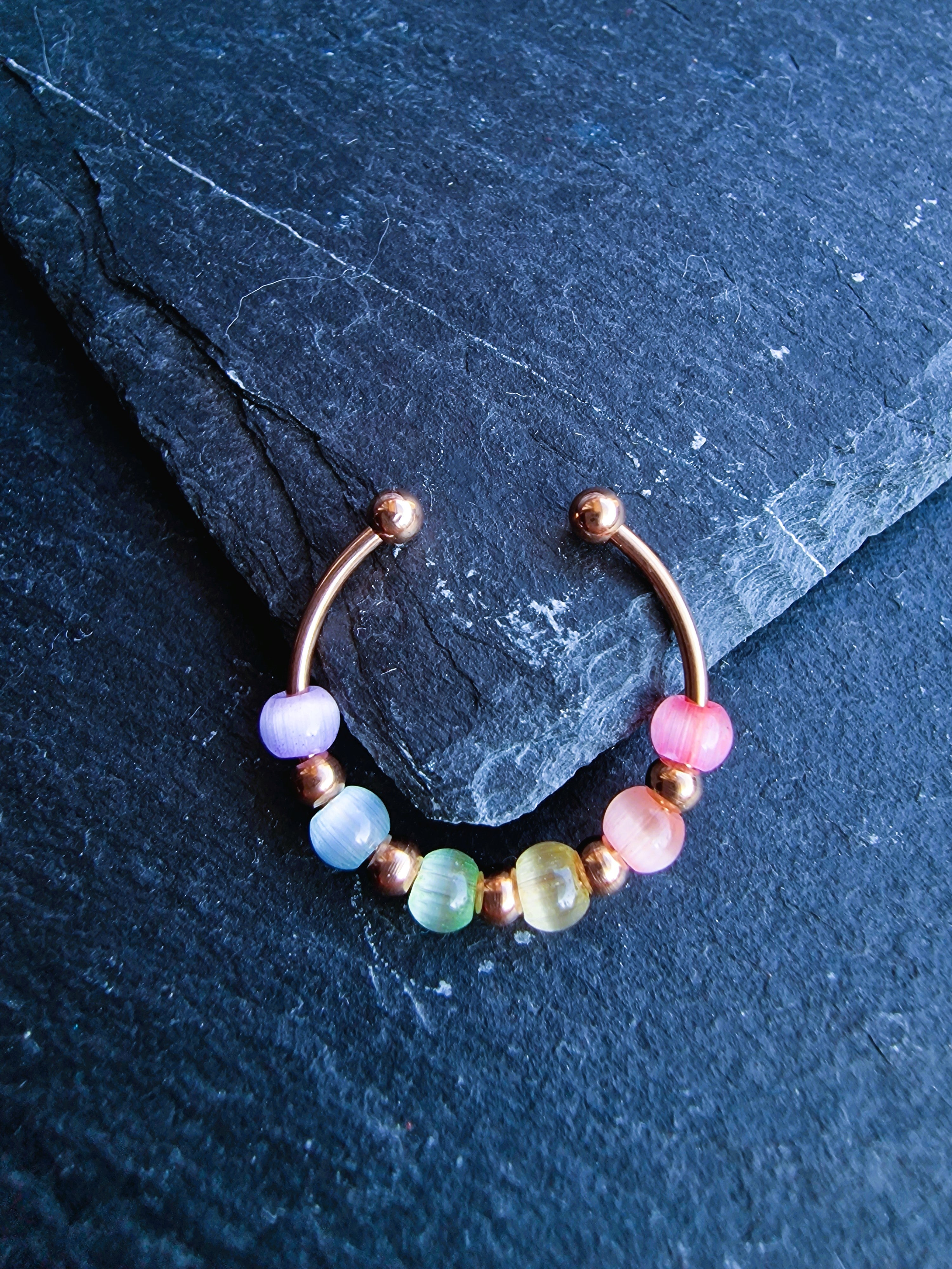 Anti-Stress-Ring „Iris“ • Regenbogen Glasperlen Ring • Verstellbarer Anxiety Ring • Farbenfroher Fidget Ring • Geschenkidee für Sie