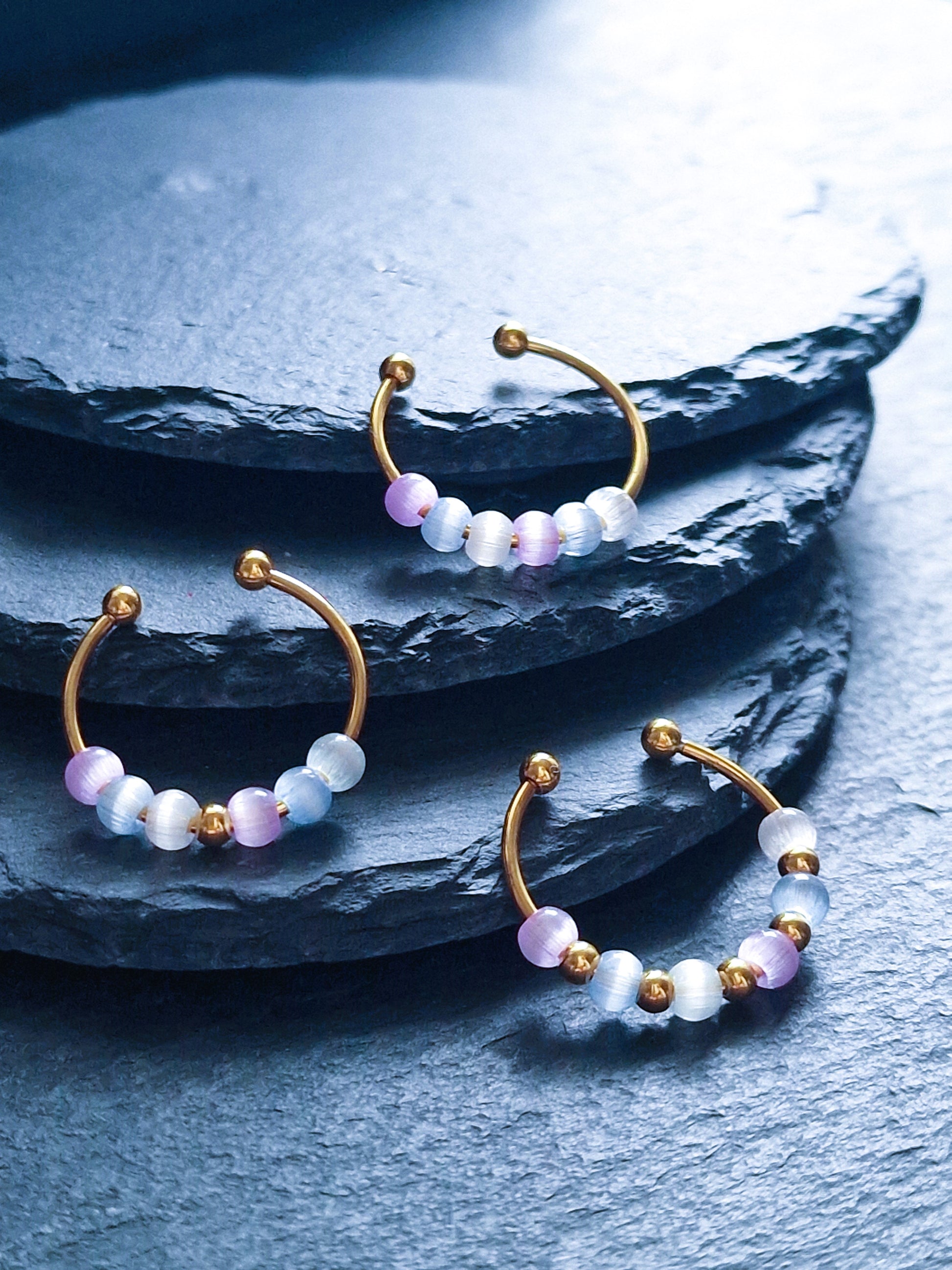 Spinner ring with glass beads – fidget jewelry for anxiety relief in gold