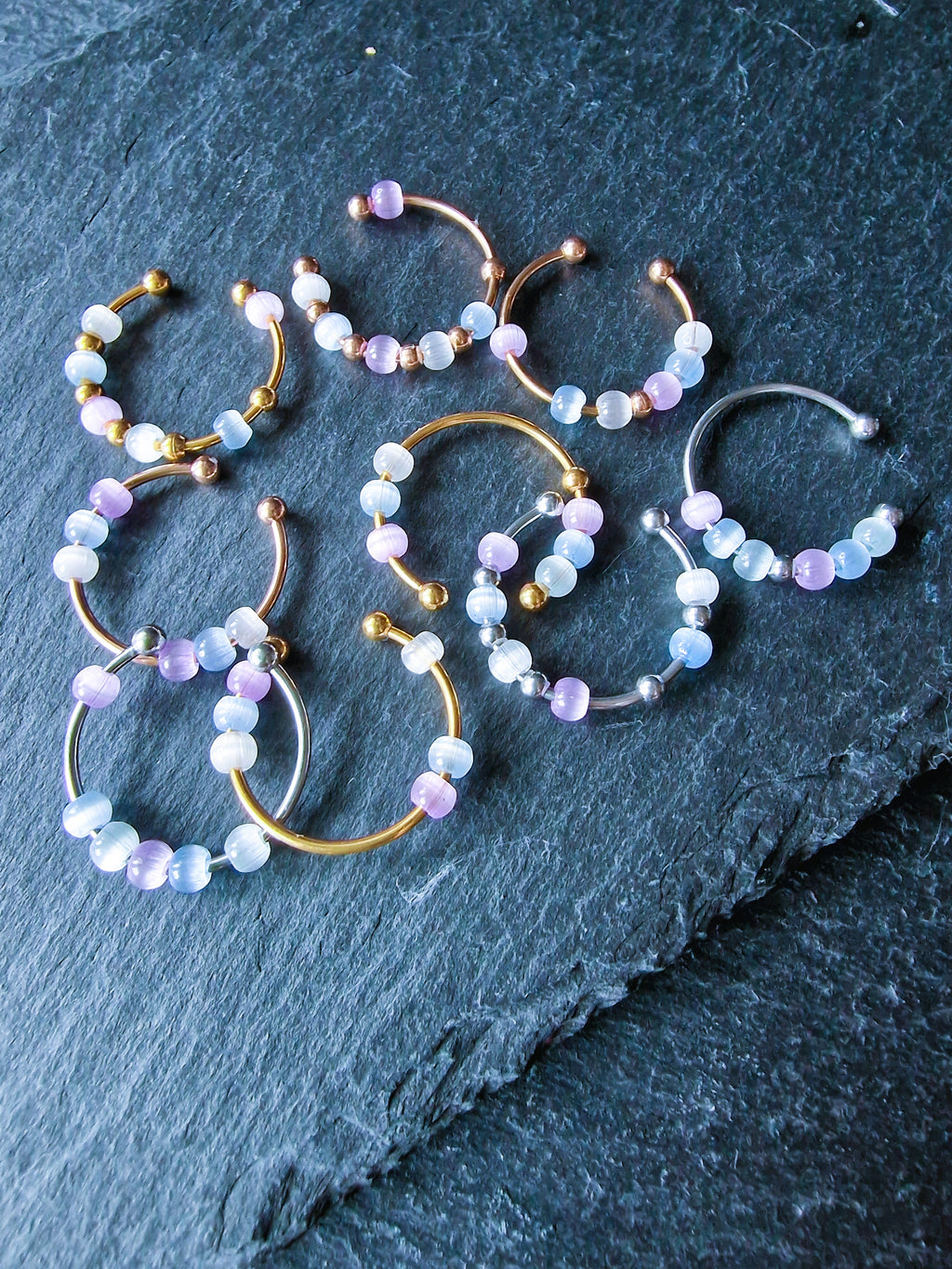 Spinner ring with glass beads – fidget jewelry for anxiety relief in gold, silver and rosegold