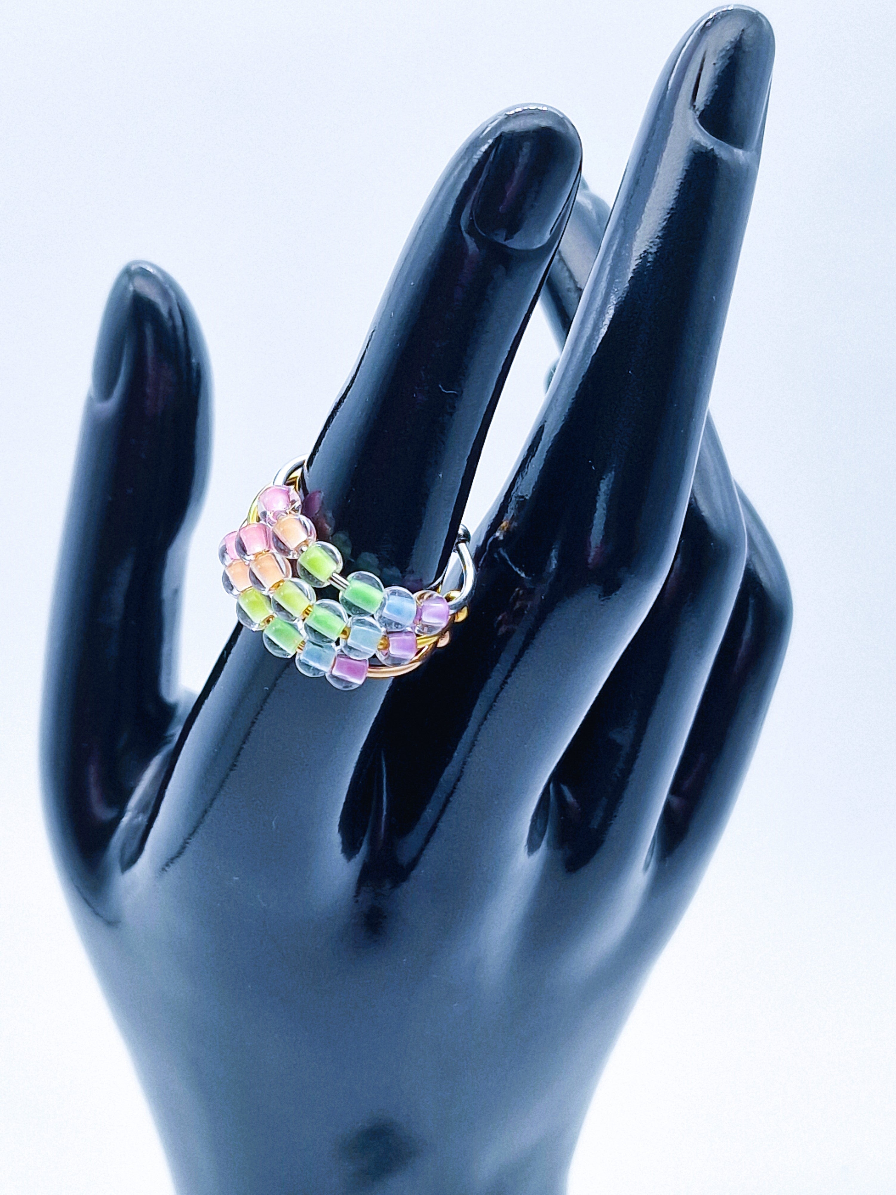 Anti-Stress-Ring "Rainbow" • LGBTQ Pride Ring • Regenbogen Ring • Verstellbarer Anxiety Ring • Farbenfroher Ring mit Glasperlen • Pride Month