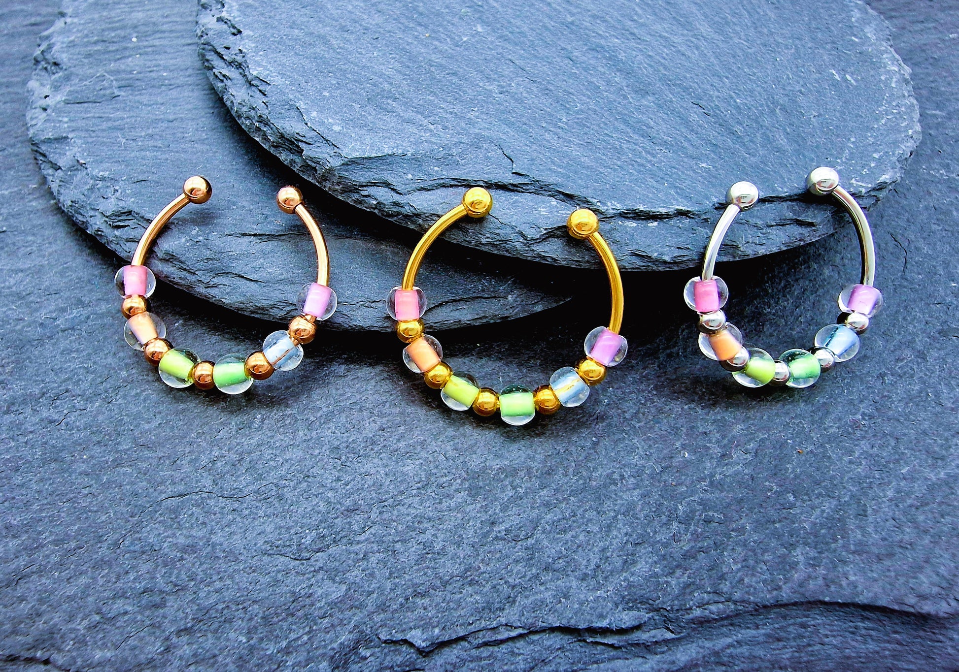 Anti-Stress-Ring "Rainbow" • LGBTQ Pride Ring • Regenbogen Ring • Verstellbarer Anxiety Ring • Farbenfroher Ring mit Glasperlen • Pride Month