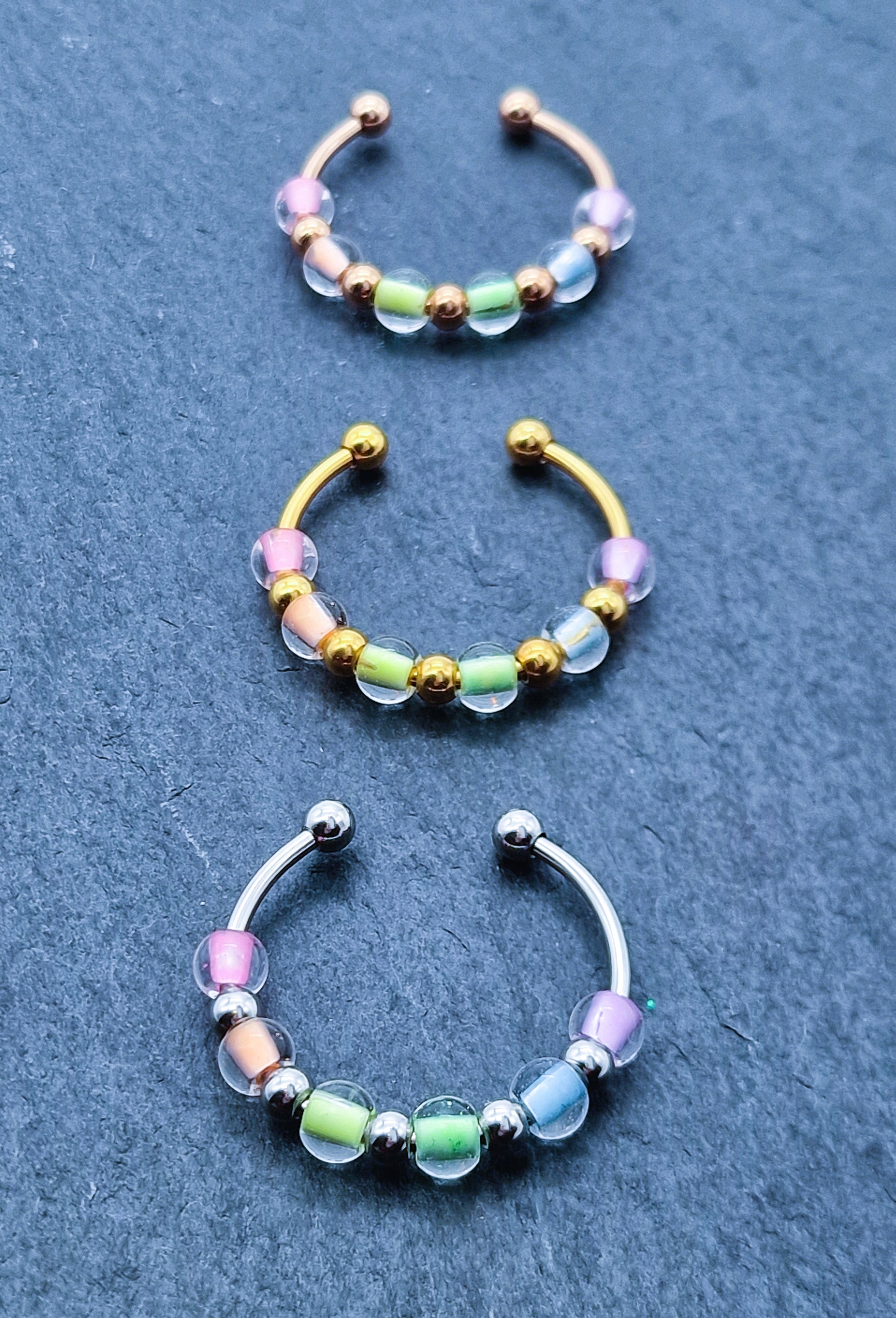 Anti-Stress-Ring "Rainbow" • LGBTQ Pride Ring • Regenbogen Ring • Verstellbarer Anxiety Ring • Farbenfroher Ring mit Glasperlen • Pride Month