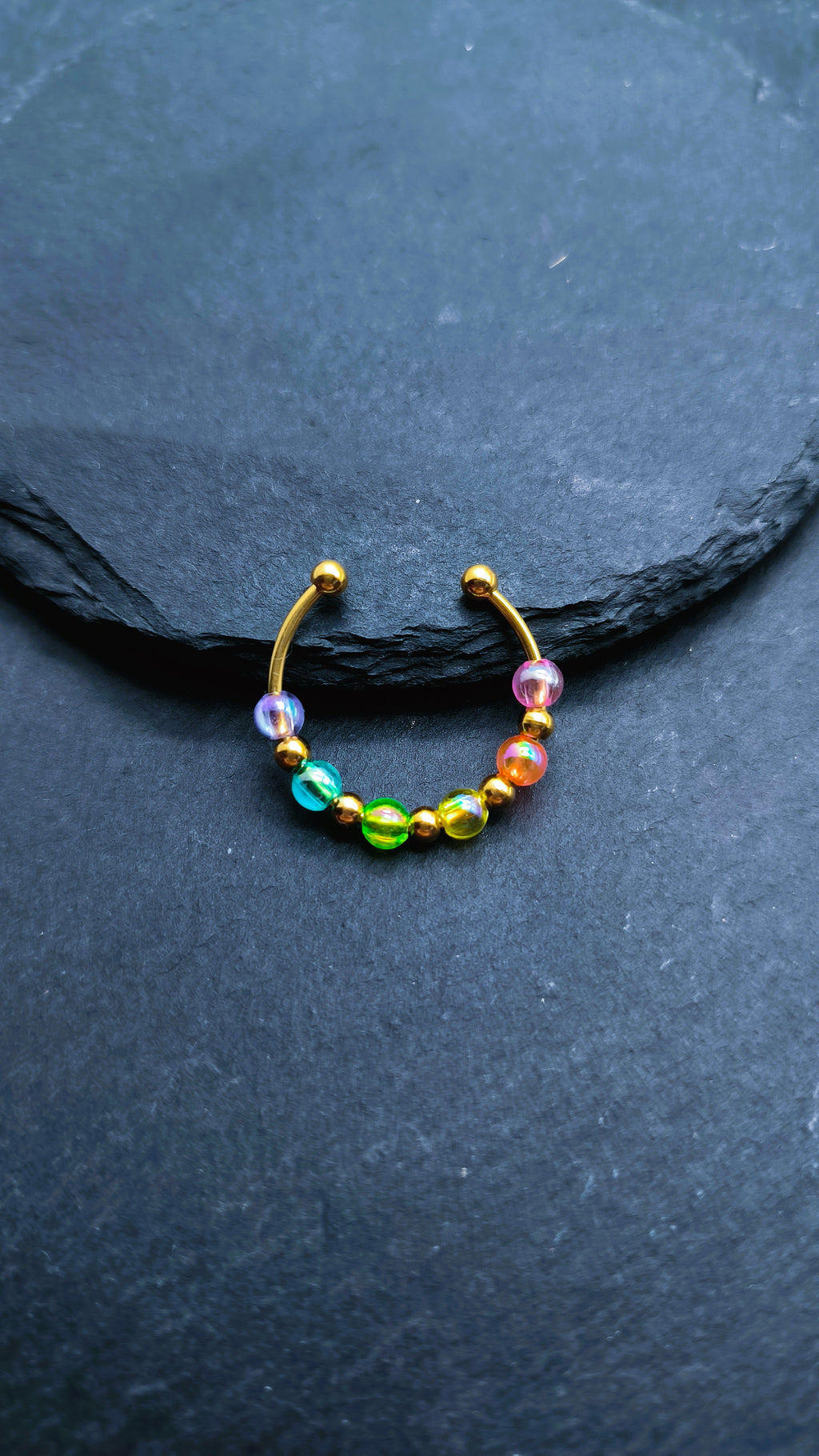 Bague anti-stress colorée avec perles arc-en-ciel – bague ludique et divertissante réglable pour la vie quotidienne ou l'école | Kalea