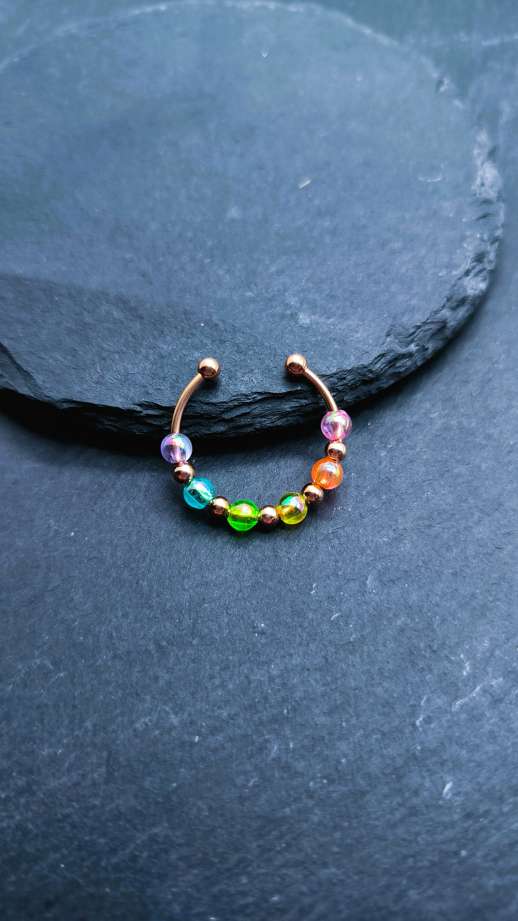 Bague anti-stress colorée avec perles arc-en-ciel – bague ludique et divertissante réglable pour la vie quotidienne ou l'école | Kalea