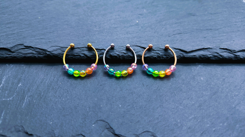 Bague anti-stress colorée avec perles arc-en-ciel – bague ludique et divertissante réglable pour la vie quotidienne ou l'école | Kalea