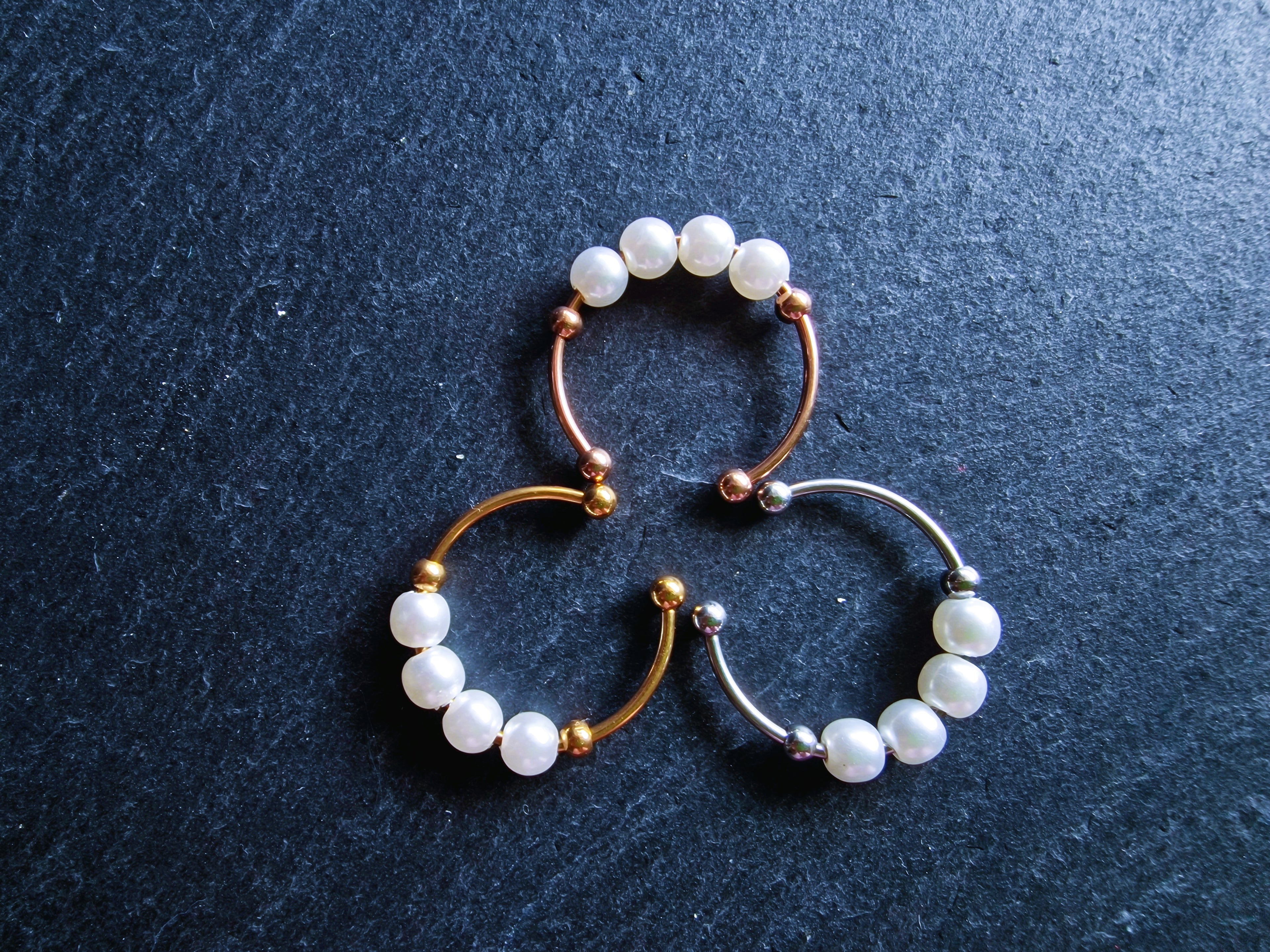 Anti-Stress-Ring Luna – zarter Perlenring für Ruhe & Fokus