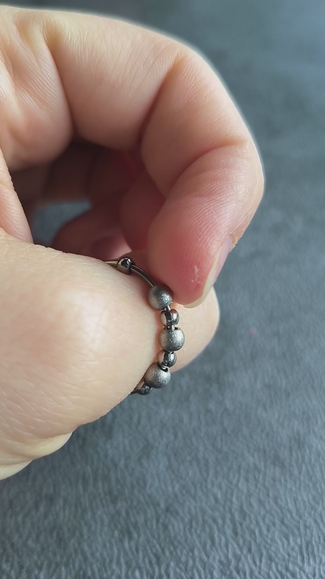 Anti-Stress-Ring Stardust – silberner Spinner Ring mit drehbaren Kugeln