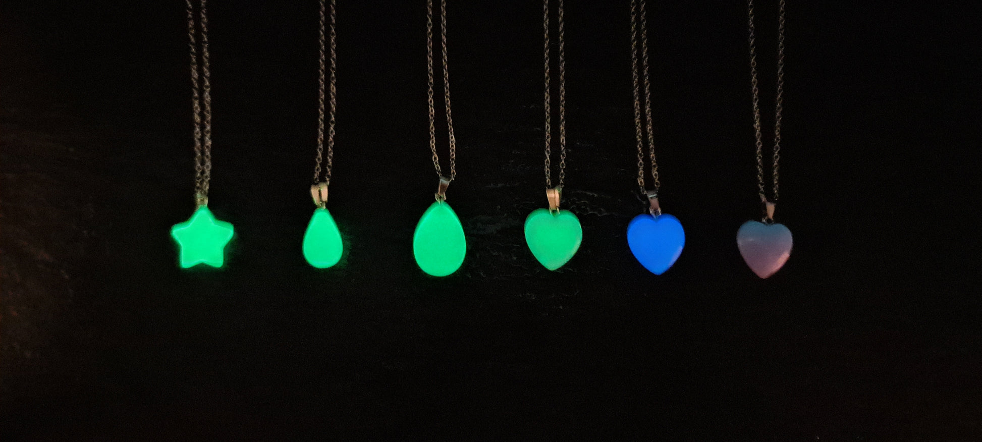 Leuchtende Kette Glow in the Dark • Silberkette mit leuchtendem Anhänger • JoJos Presents