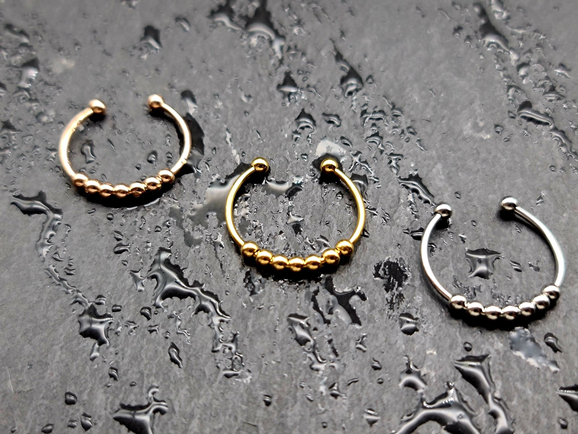 Spinner ring with 7 rotating balls – bestseller fidget ring in gold, silver and rosegold.