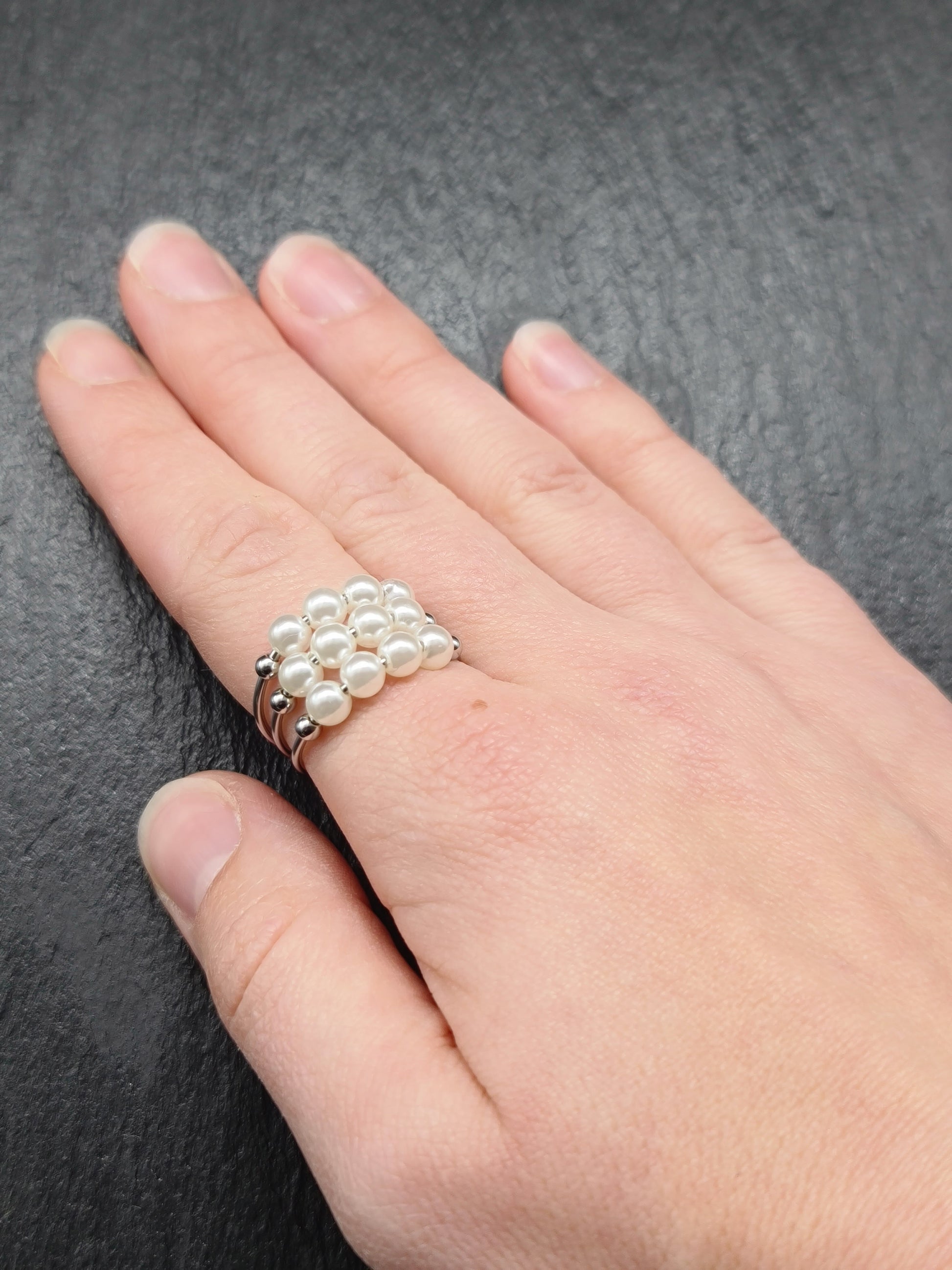 Anti-Stress-Ring „Luna“ • Verstellbarer Perlenring Damen • Anxiety Ring • Geschenkidee für Sie • Entspannungsschmuck • Brautjungfern