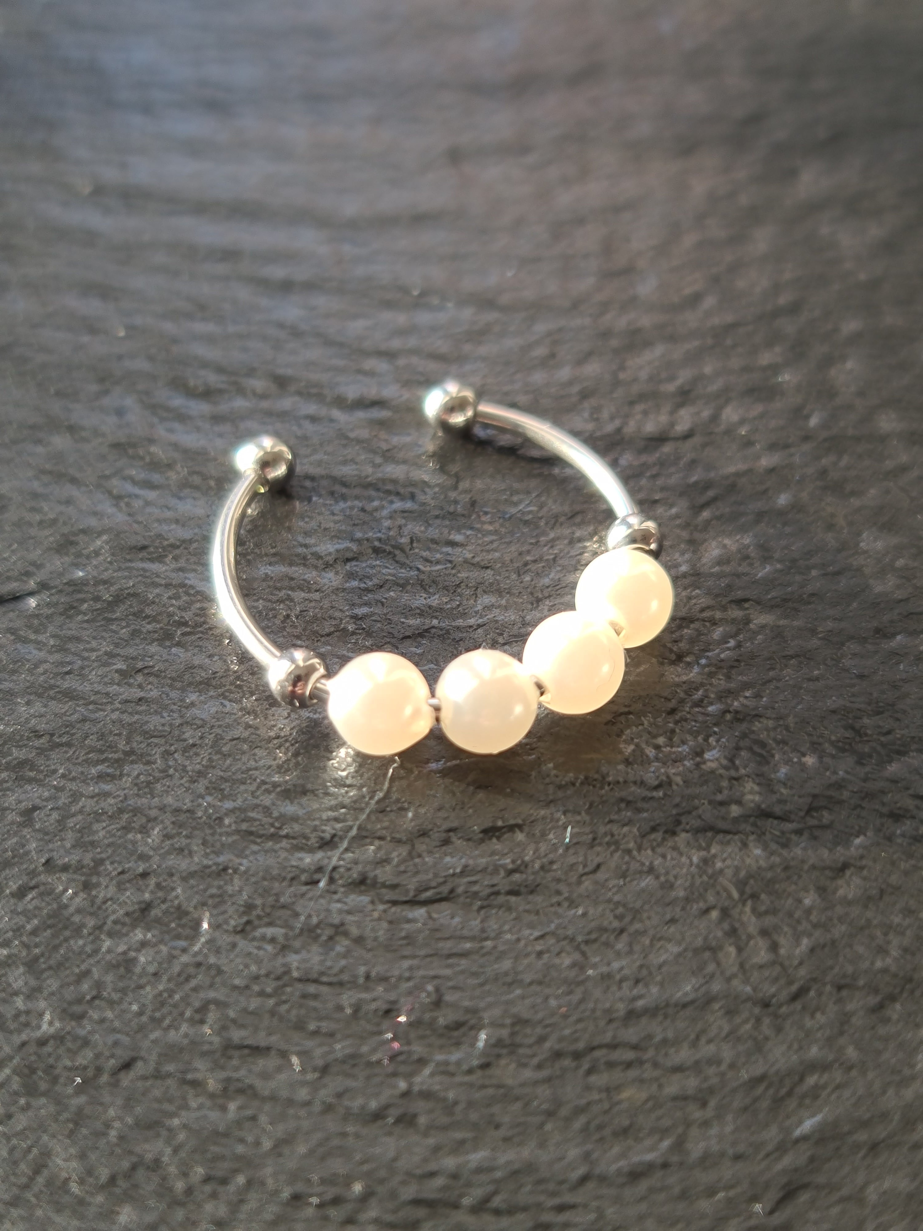 Anti-Stress-Ring „Luna“ • Verstellbarer Perlenring Damen • Anxiety Ring • Geschenkidee für Sie • Entspannungsschmuck • Brautjungfern