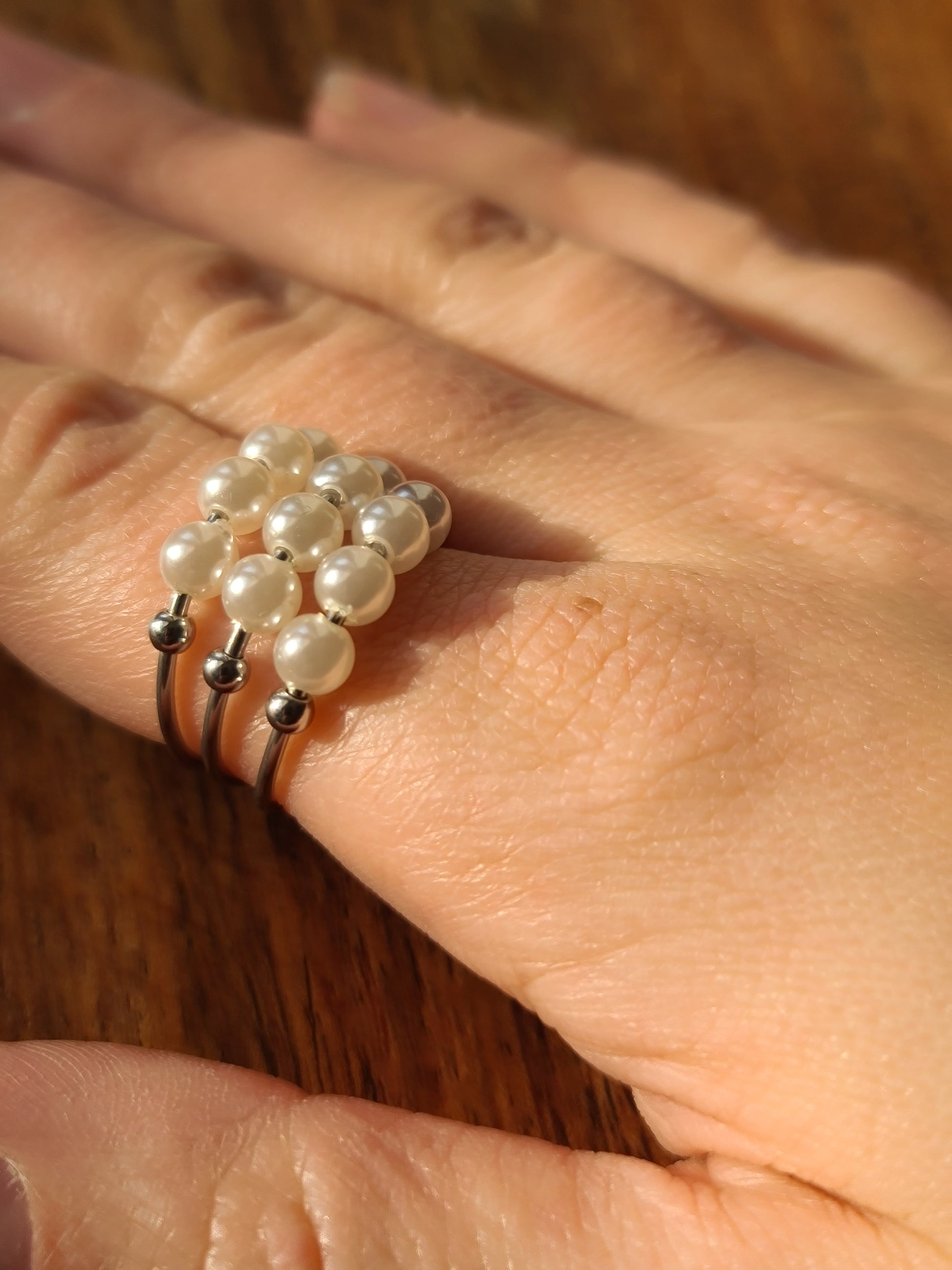 Anti-Stress-Ring „Luna“ • Verstellbarer Perlenring Damen • Anxiety Ring • Geschenkidee für Sie • Entspannungsschmuck • Brautjungfern